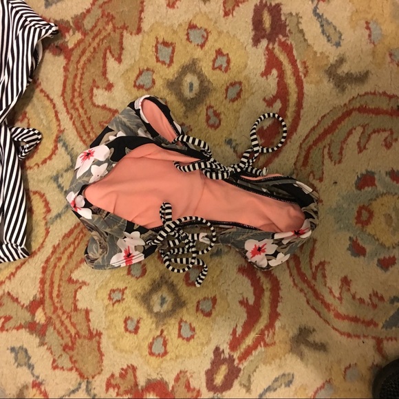 Bikini set with 2 bottoms - Picture 7 of 8